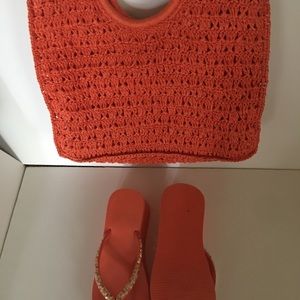 Beach handbag and size 9 slippers.